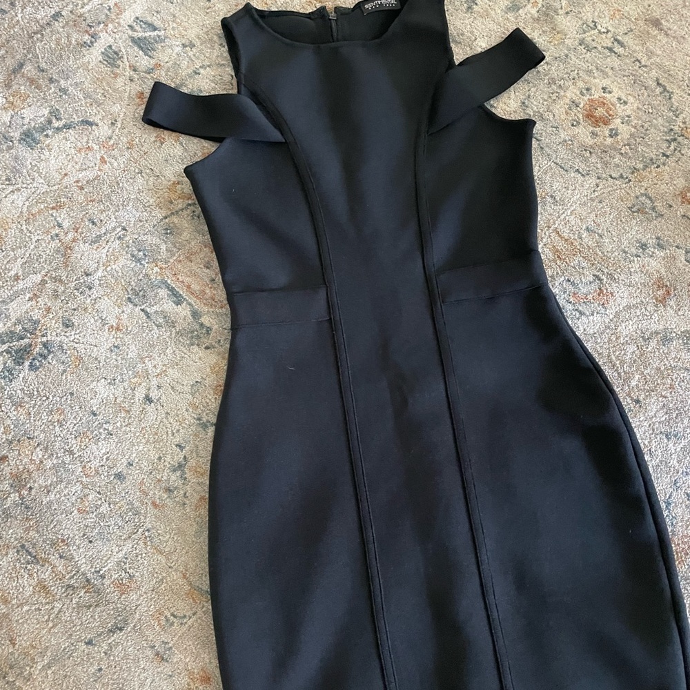 Sentimental dress - Picture 2 of 2